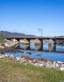 Ava railway bridge crossing over Hutt River