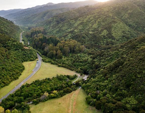 A birdseye view of Gums Loop hiking train in Wainuiomata Park, New Zeland.