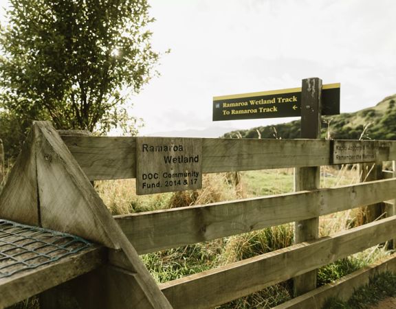A sign showing the direction to the trail on the Te Ara Ramaroa Track in Wharearoa Farm.