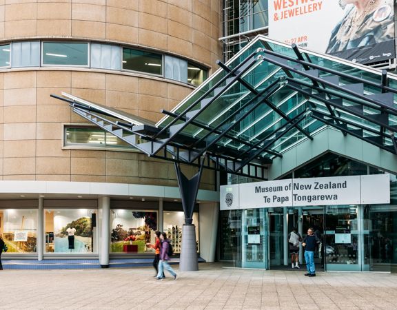 The exterior of Te Papa Tongarewa, half glass and half concrete.