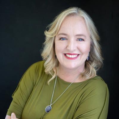 Headshot of Mayor Janet Holborow.