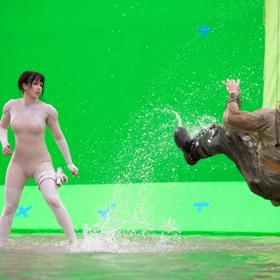 Scarlett Johansson as Major and Daniel Henshall as Skinny Man on the set of Ghost in the Shell, in a green screen room.