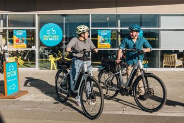 Two tourists hire e-bikes from Switched on Bikes.