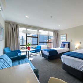 Two beds in a room at U Residence Hotel Wellington