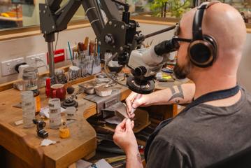 A person used a microscope to create a ring.