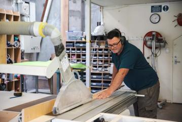 Matt Houghton of Human Dynamo cutting wood planks for Avatar: The Way of the Water.