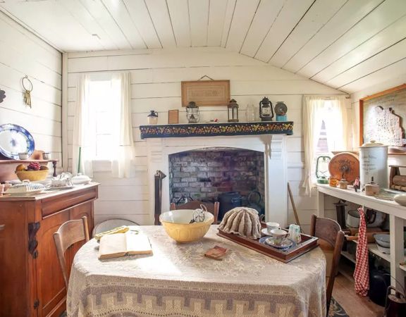 In the heart of Greytown, in the Wairarapa region, Cobblestones Museum showcases the Victorian life of the area’s early settlers.