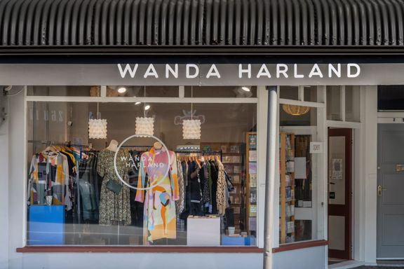 Wanda Harland, womens fashion boutique in Petone, exterior.