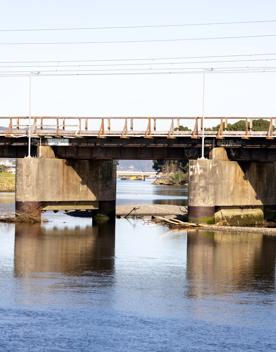 Ava railway bridge crossing over Hutt River