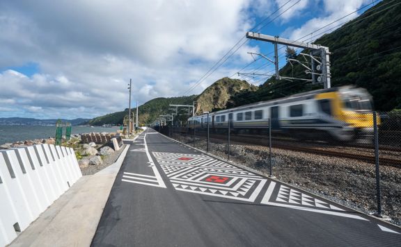 Te Ara Tupua trail is situated between Wellington Harbour and the railway line. The pattern on the ground symbolises protection.