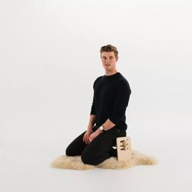 Portrait of Bart de Vries using his product, Limber.