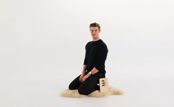 Portrait of Bart de Vries using his product, Limber.