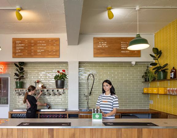 Parrotdog Bar: Lyall Bay’s relaxed brewery bar - WellingtonNZ