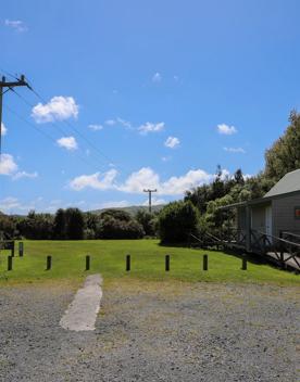 A site of significant conservation value, the estuary is easily accessible in Porirua. A 30-minute drive from the capital, the Pāuatahanui Inlet is a large estuary surrounded by a wildlife reserve.