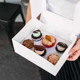 A box with 6 cupcakes inside from The Cake Cafe Plimmerton.