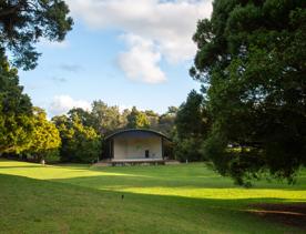 A well-equipped and popular outdoor space for families in Upper Hutt. On the edge of Te Awa Kairangi, Hutt River, Harcourt Park in Upper Hutt is a 40-minute drive north of Wellington.