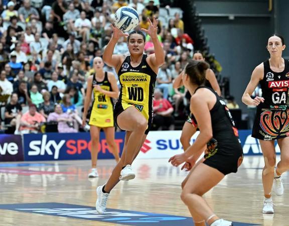 Fa’amu Ioane during the ANZ Premiership Netball - Pulse v Magic at Fly Palmy Arena, Palmerston North, New Zealand.