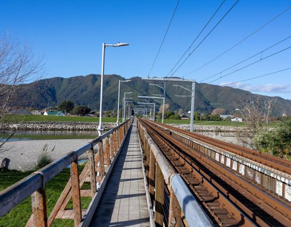 Ava railway bridge crossing over Hutt River