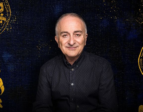 Sir Tony Robinson.