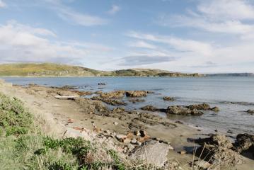 A rocky beach alongside the Ara Harakeke Pathway.