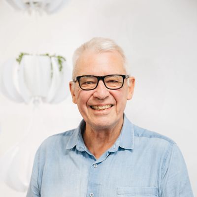Mike Hollings KSO Ngāti Raukawa, Te Āti Haunui‑a‑Pāpārangi.