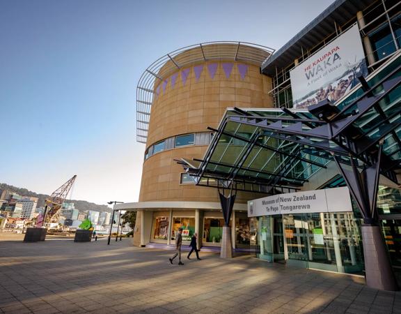 The exterior of Te Papa Tongarewa, half glass and half concrete.