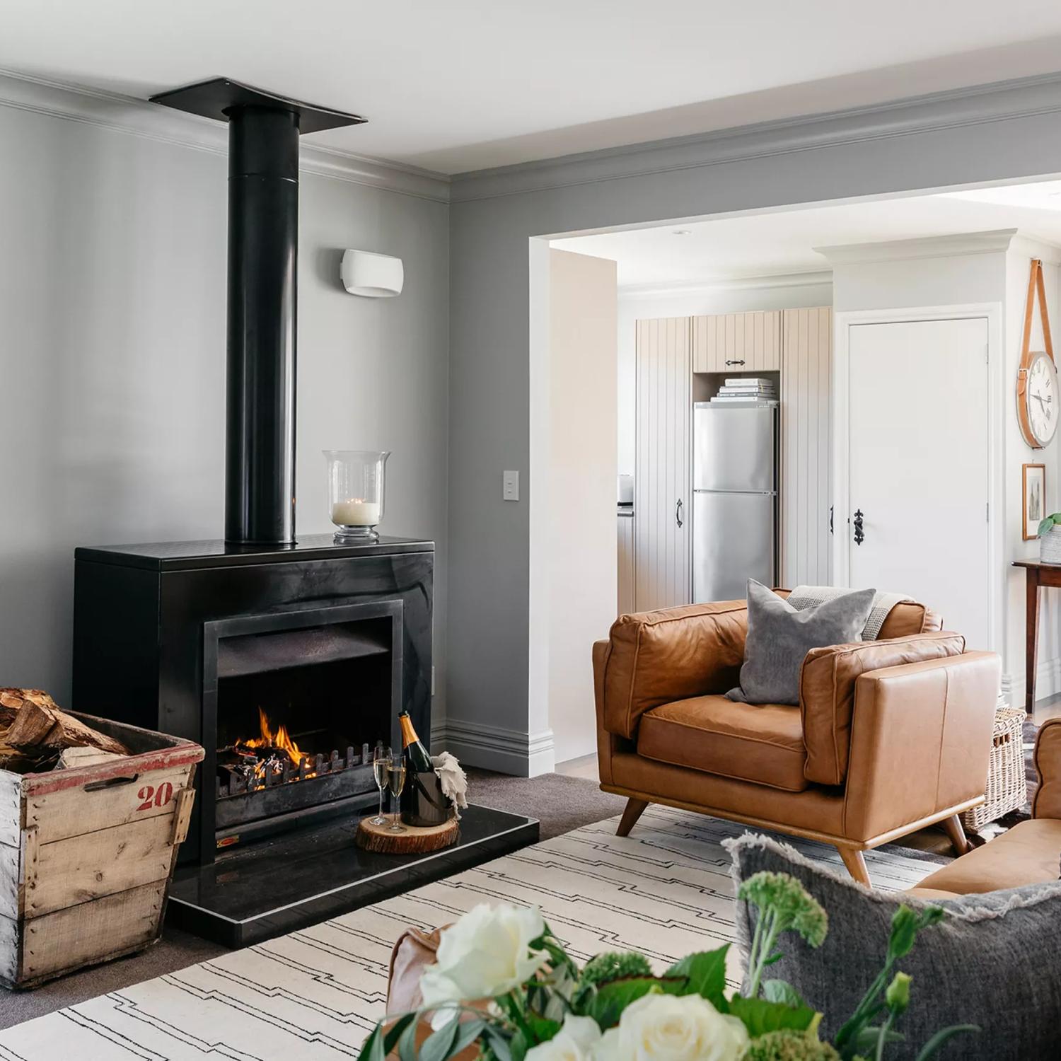 The cozy lounge area of Sudbury Cottage on the Kāpiti Coast.