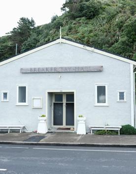 This clothing-optional beach is a good spot for scenic walks and wildlife spotting. At the western entrance of Wellington Harbour, picturesque Breaker Bay beach is part of the Oruaiti Reserve.