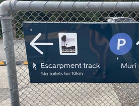 Directional signage for the Paekakariki Track at Muri Road.