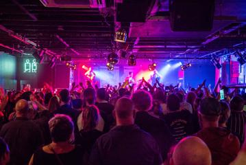 Looking over the crowd inside the busy San Fran club while a band plays under the Pink lights.